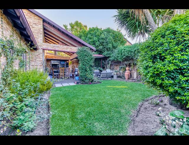 2 BEDROOM SECTIONAL TITLE RENTED IN BROMHOF